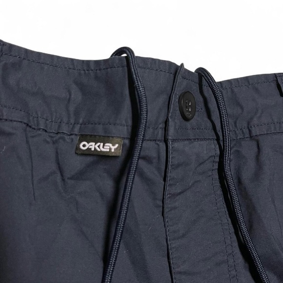 Oakley Regular Fit Navy Blue Casual Golf Men’s Shorts Size 36 8.5 Inch Inseam - Picture 4 of 8